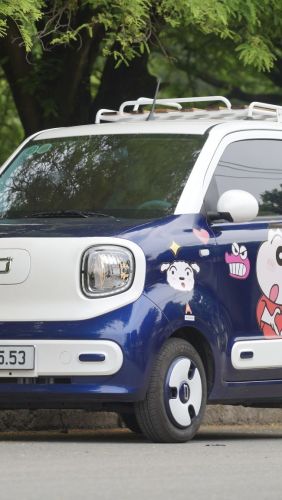 Xe điện kéo giá sàn ôtô tại Việt Nam xuống thấp chưa từng có