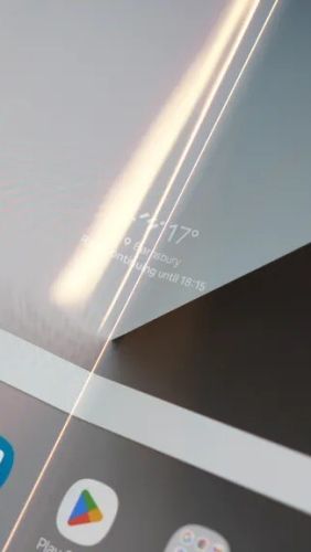 Galaxy Z Fold 9 có thể giấu được nếp gấp màn hình nhờ lớp kính công nghệ mới