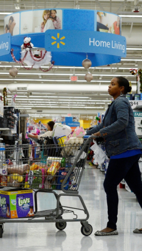 Ông Trump nói Walmart sẽ giảm giá sản phẩm theo yêu cầu của chính phủ