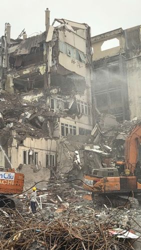 Phá dỡ Khách sạn Điện lực bên Hồ Gươm