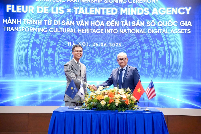 TS. David Nghiêm, nhà sáng lập, Chủ tịch TMA và lãnh đạo Fleur De Lis ký kết thỏa thuận hợp tác