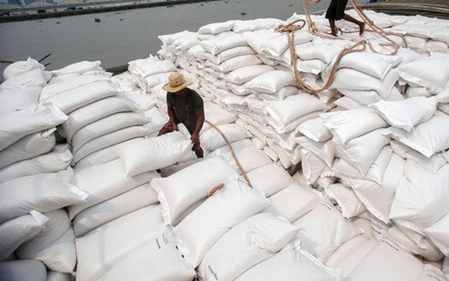 Xuất khẩu gạo thu về gần 4 tỷ USD sau 10 tháng - Ảnh 1.