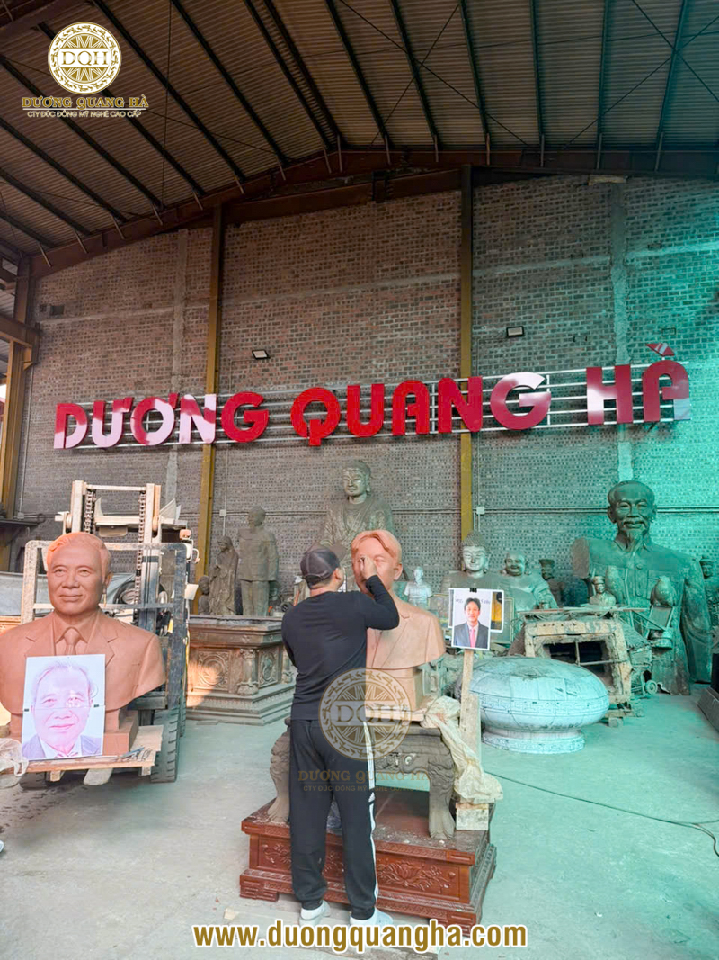 Vì sao tượng truyền thần ngày càng được nhiều gia đình lựa chọn thay cho ảnh thờ?